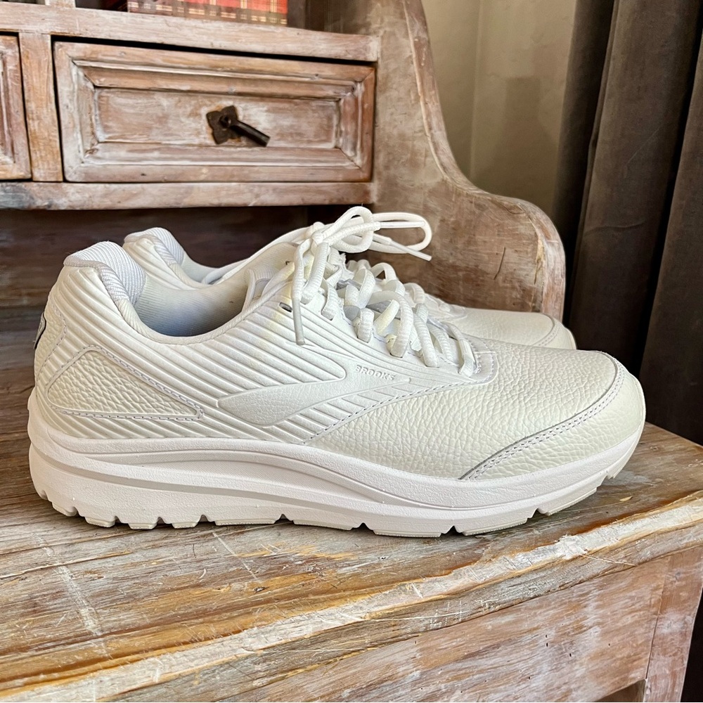 🤍 Brooks Addiction Walker 2 White Leather Sneakers size 10 NARROW Walking Shoes